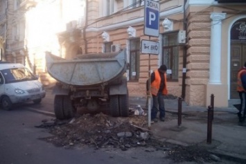 В Одессе вместо поваленного дерева появится парковка? (ФОТО)