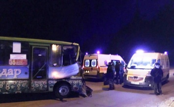 При столкновении херсонской маршрутки и "КАМАЗа" пострадали пассажиры (фото))