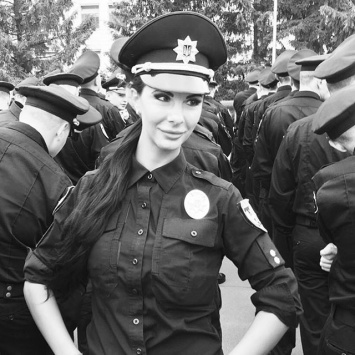 Самая сексуальная полицейская Украины рассказала про измены, два брака и одну реформу полиции