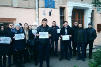 Одесские студенты начали флешмоб против скандальной инициативы нардепов (ФОТО)