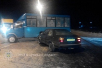 ДТП на автодороге Сумы-Ромны: столкнулись маршрутка и легковик (ФОТО)