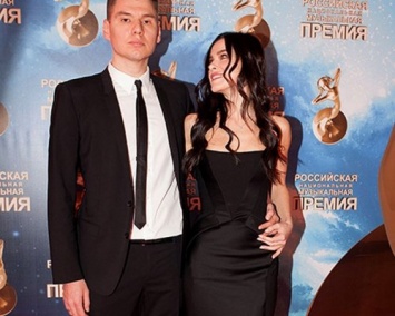 Елена Темникова впервые вышла в свет вместе с супругом