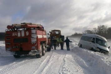 За прошлые сутки на Днепропетровщине в снежном плену побывали 40 автомобилей