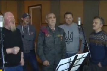 "Молитва на Рождество": украинские музыканты и боец Нацгвардии записали колядку для военных
