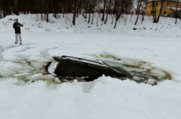Утопили машину: Toyota Land Cruiser 200 уходит под лед! (видео)