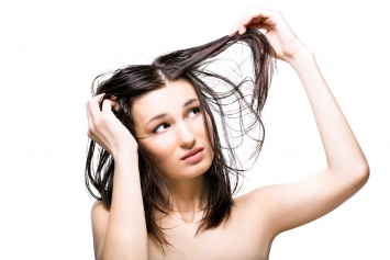 Косметологи объяснили, как правильно мыть волосы