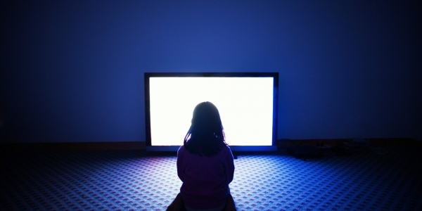Ученые: Пристрастие детей к телевизору нарушает развитие навыков общения