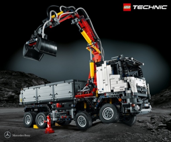 LEGO представил копию грузовика Mercedes-Benz Arocs (видео)