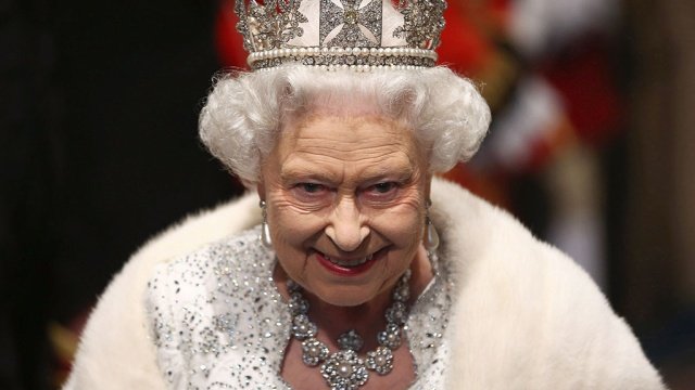 Нацистское приветствие королевы Елизаветы шокировало Европу (ФОТО, ВИДЕО)