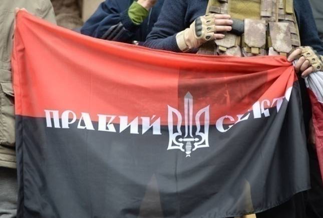 Акцию протеста на Банковой завершили активисты Правого сектора