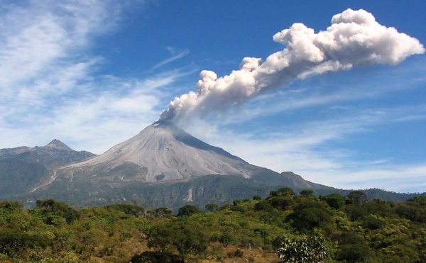 В Мексике объявили режим ЧС из-за активизации вулкана Колима