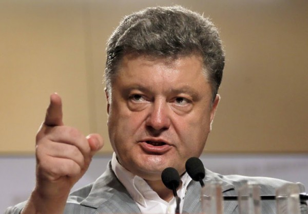 Порошенко: Украина увеличит военные расходы в 2016 году
