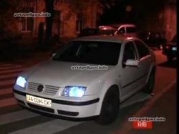 В Киеве патрульная полиция задержала пьяного сотрудника милиции за рулем. видео