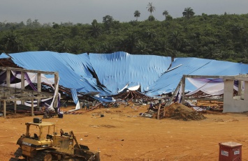 Обвал церкви в Нигерии: минимум 100 погибших
