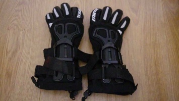 Перчатки для зимнего спорта D-Impact от Dainese