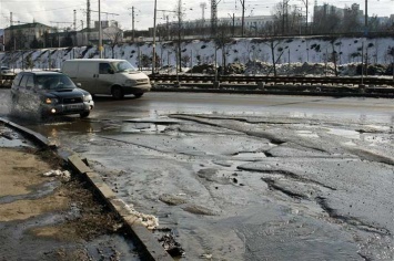 Виновата погода: в "Киевавтодоре" объяснили, откуда ямы на дорогах