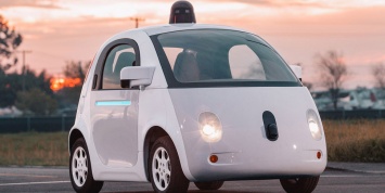 СМИ: Google отказалась от разработки собственного беспилотного автомобиля