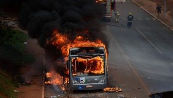 В Бразилии в более десяти штатов охвачены массовыми протестами, из-за поправки к Конституции