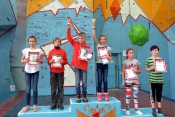 Ялтинцы успешно выступили на Кубке по скалолазанию в Севастополе