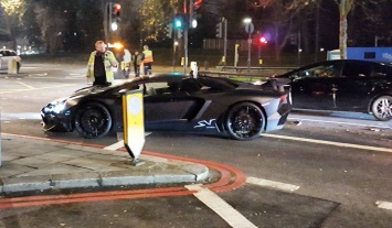 Студент разбил эксклюзивный Lamborghini Aventador SV Roadster