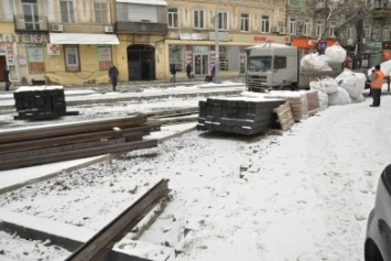 В Одессе на Тираспольской площади уложили почти все рельсы (ФОТО)