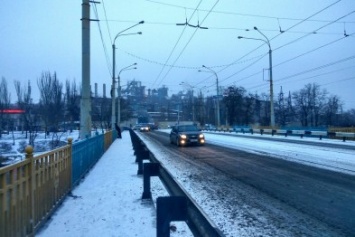 Заснежило в Мариуполе: автомобилисты буксуют, растет число ДТП (ФОТО+ВИДЕО)