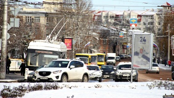 Бахарев: дорожные службы в городе работают в авральном режиме