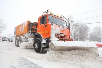 На дороги Симферополя выведено 24 единицы спецтехники