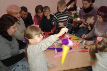 В «Колокольчике» провели новогодний мастер-класс для родителей (ФОТО)