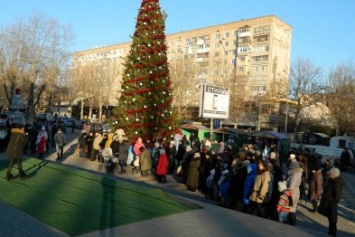 В Черноморске состоялось торжественное открытие новогодней елки (фото)