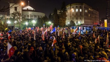 Полиция оттеснила демонстрантов от здания польского Сейма