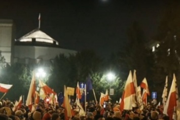Крупнейший протест в Польше: появилось видео потасовок у Сейма