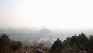 Пекин окутал густой смог: в столице «красный» уровень тревоги