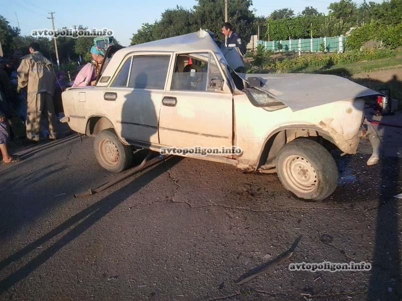 ДТП на Херсонщине: ВАЗ врезался в грузовик - погиб водитель. ФОТО