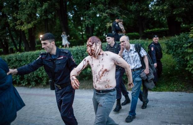 В Москве попытались провести «марш ватников». Всех загрузили в автозак (видео)