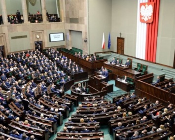 Митинги в поддержку демократии в стране проходят в Варшаве