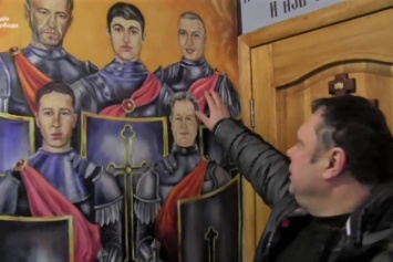 На стенах херсонской часовни нарисовали лица погибших АТОшников (видео)