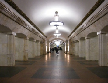 В метрополитене Москвы кинологи проверяют подозрительный предмет
