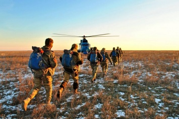 На Николаевщине новые «контрактники» морской пехоты совершили свой первый прыжок с парашютом
