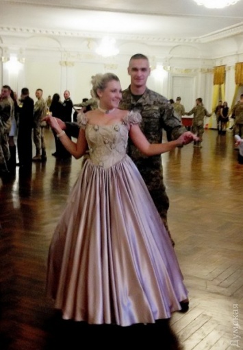 В Военной академии Одессы прошел курсантский бал