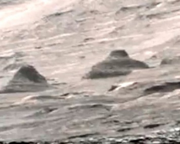 Уфолог обнаружил на Марсе загадочные пирамиды