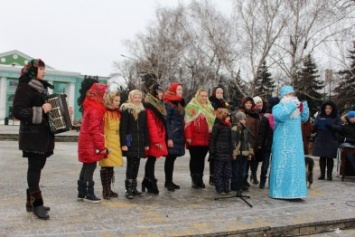 В Доброполье состоялось открытие новогодней ели (ФОТО)