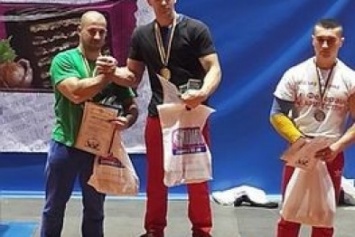 Спортсмен из Кропивницкого стал золотым призером Украины по армрестлингу