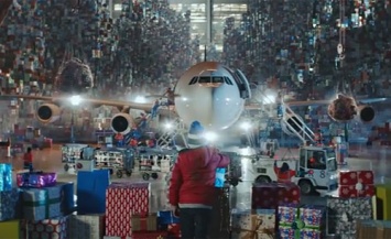 Рождество в небе: как авиакомпании поздравляют пассажиров