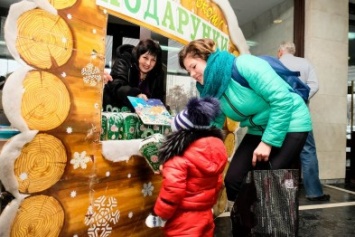 Святой Николай поздравлял детей в Днепропетровском оперном театре (ФОТО)