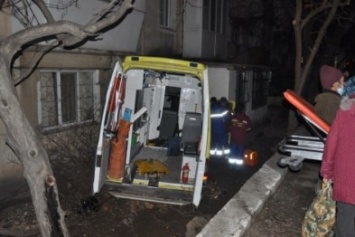 В Севастополе "скорая" врезалась в дом, а девушка на иномарке - в столб (ФОТО)