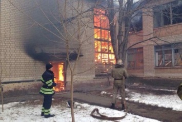 В Кривом Роге из-за пожара в подвале многоэтажки пострадал мужчина