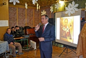 В день святого Николая дети из Алупкинской школы-интерната и санатория Боброва получили сладкие подарки