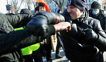 Титушки устроили драку в селе на Закарпатье