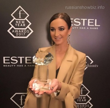 Ольга Бузова получила первую награду певицы